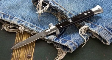 Couteau automatique